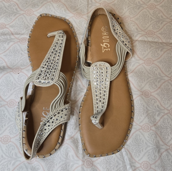 Rouge Helium Sandals With Elastic Straps And Metalic Detsil Women's Size 7.5 - Picture 1 of 4